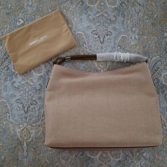 Michael Kors Skorpios Woven Shoulder Bag - Picture 3 of 8